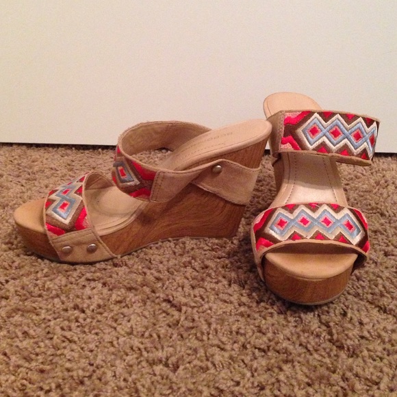 BCBGeneration Wooden Wedges