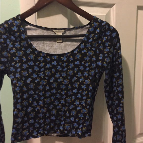 FOREVER 21 FLOWER LONG SLEEVE CROP TOP