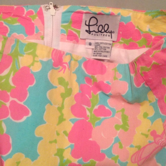 Lilly Pulitzer mid-thigh length - Picture 2 of 3