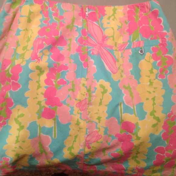 Lilly Pulitzer mid-thigh length - Picture 3 of 3