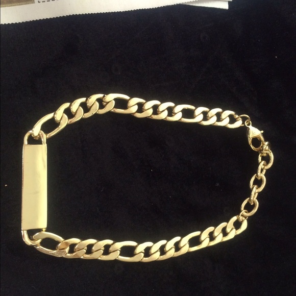 Id necklace and stripe shoes