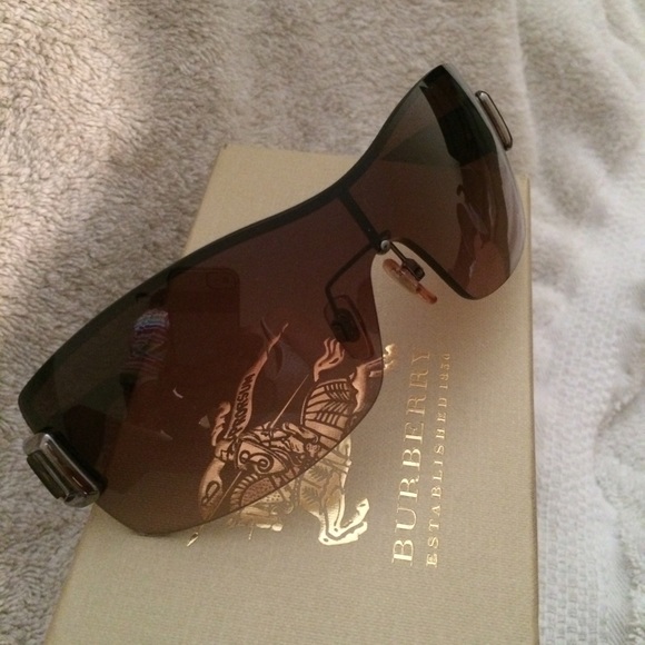 Burberry Sunglassss