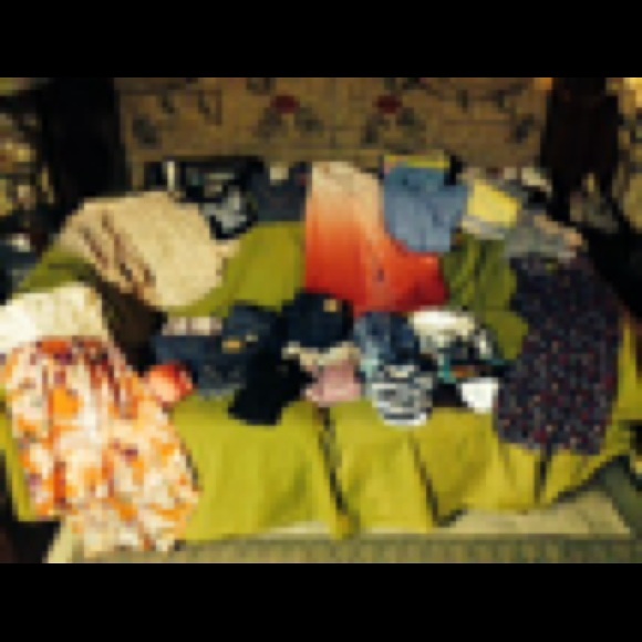 Size small (25pc) LOT of clothing