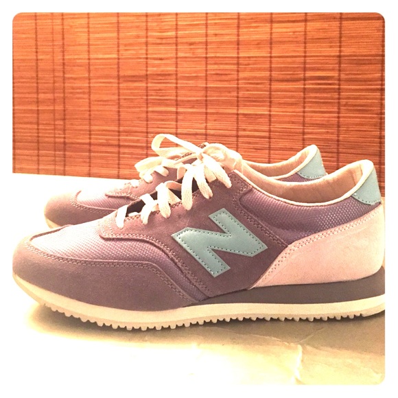 NEW BALANCE  SIZE 10 ✔️ AND TOPSHOP TEE