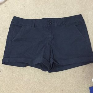 American Eagle midi navy shorts