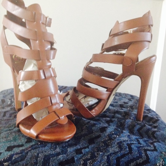 Tan, ankle strap sandal!!
