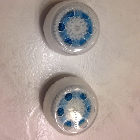 2 clarisonic deep pore brush heads. Brand new