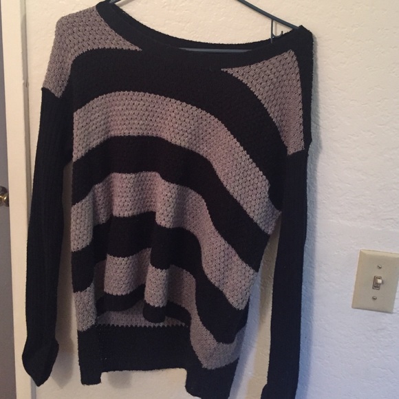 Black & gray knitted sweater