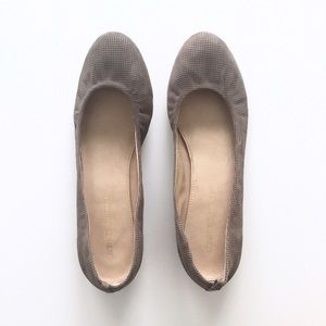 🎉 HP 🎉 Audrey Brooke Taupe Suede Ballet Flats