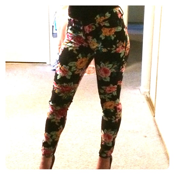 Flowered Skinny Jeans