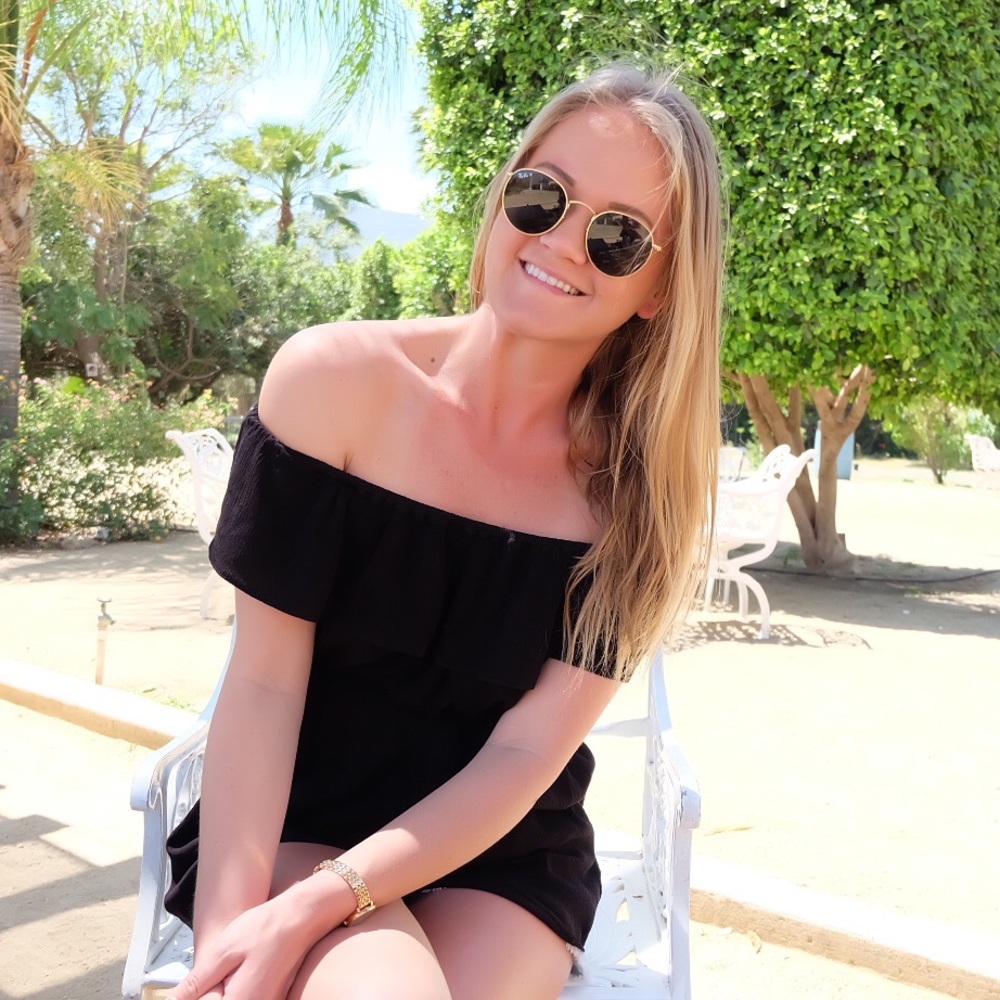 *BIG SALE* Meet your seller/buyer! 🌴