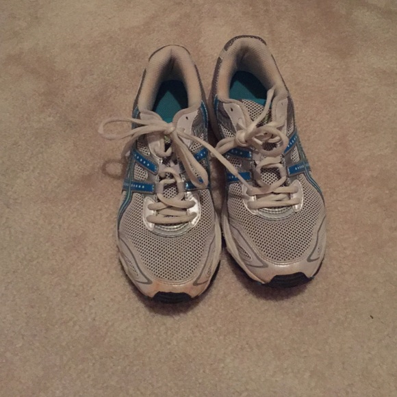 ASICS running shoes - Picture 2 of 3