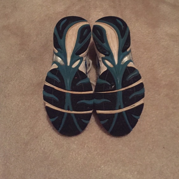 ASICS running shoes - Picture 3 of 3