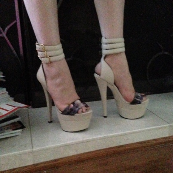 Ultra high platform sandals - Picture 2 of 4