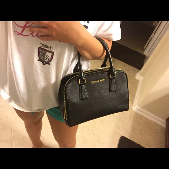 Very new 💯 Authentic! Michael Kors purse. - Picture 4 of 4