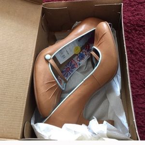 Steve Madden Brown Leather Mary Jane Heels