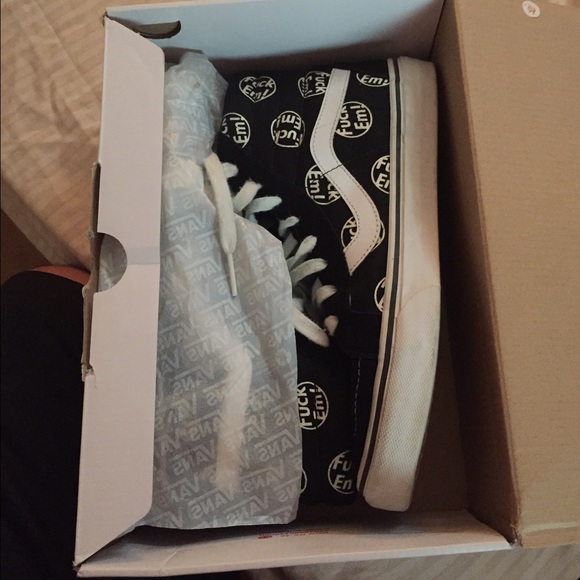SOLDDDDDDD Supreme Fuck em' x Vans sk8 hi - Picture 2 of 3