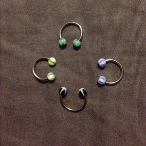 4 lip rings