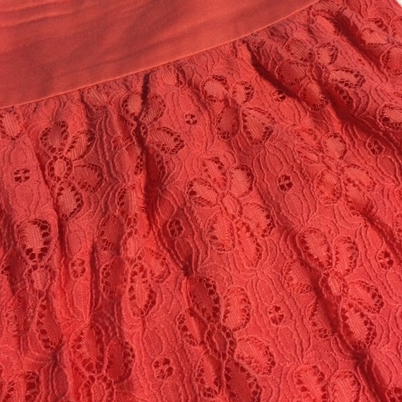 Coral skirt - Picture 2 of 3