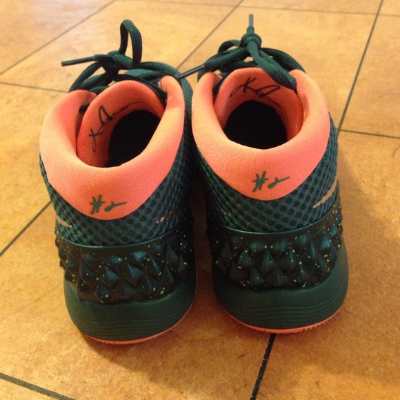 Kyrie 1s. "Fly trap" - Picture 2 of 3