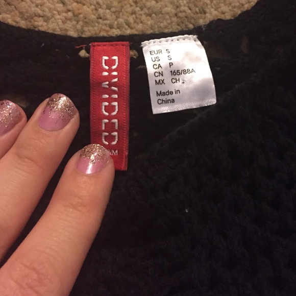 🔰NWOT🔰Super Cute Black Crop Top - Picture 2 of 4