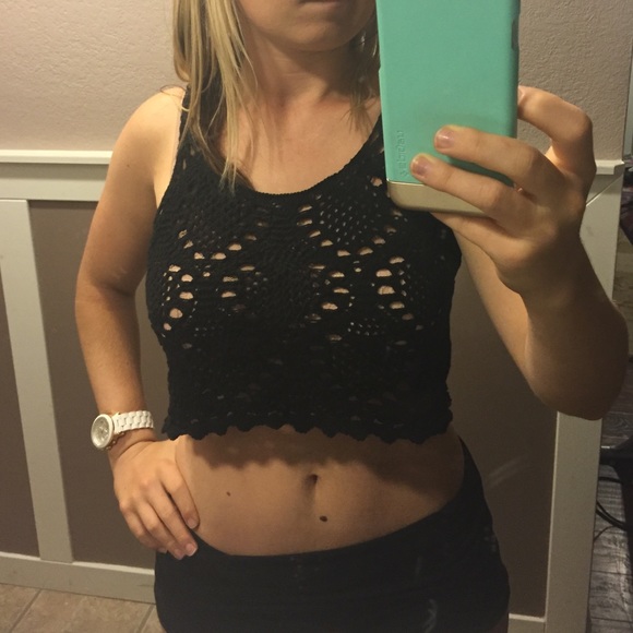 🔰NWOT🔰Super Cute Black Crop Top - Picture 3 of 4