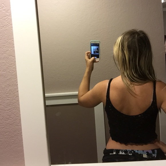 🔰NWOT🔰Super Cute Black Crop Top - Picture 4 of 4