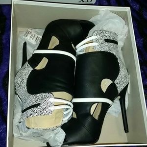 gx by Gwen Stefani Ayano boot heels.