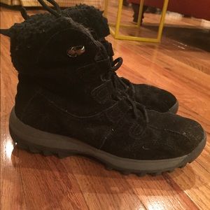 Dr scholls, black boots with cozy interior.