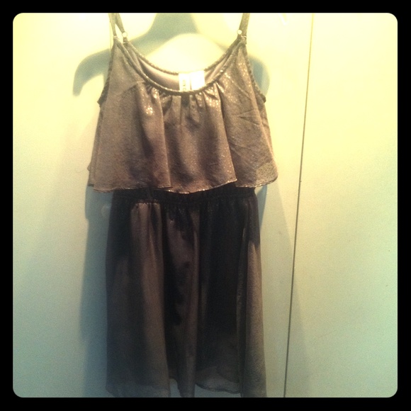 👑Short party dress. Grey with gold specs.👑