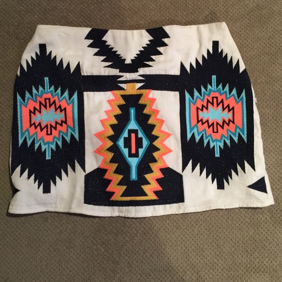 ⛔️SOLD⛔️Tribal Print Skirt - Picture 1 of 1