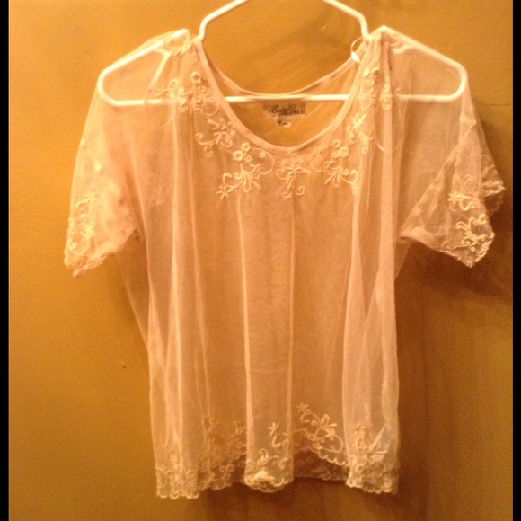 Mesh type top with lace accents small