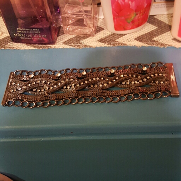 NWOT Silvertone Chain Metallic Rhinestone Bracelet