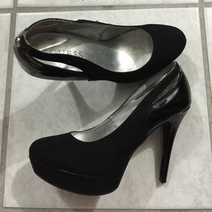 Guess Heels ! used 2x! great condition!