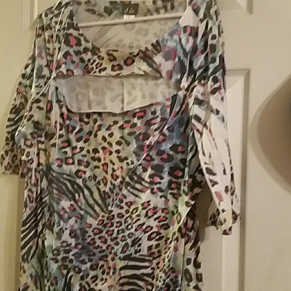 Zebra Leopard Keyhole 3/4 Sleeve Top - Picture 2 of 3
