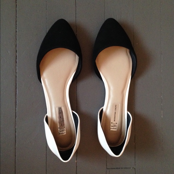 Black & White INC Flats