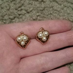 Gold heart earrings w pearls bundable