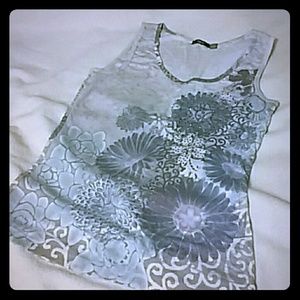FINAL PRICE!!!Beautiful floral tank top