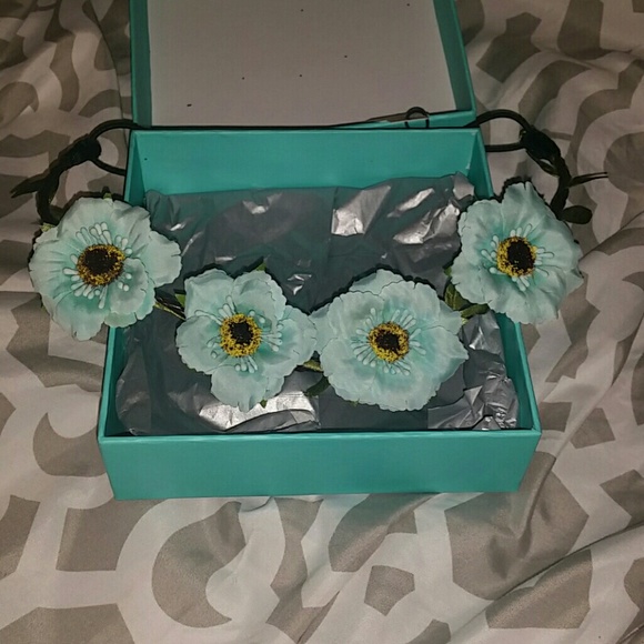 Flower head band