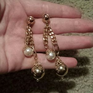 Gold and pearl earrings bundable