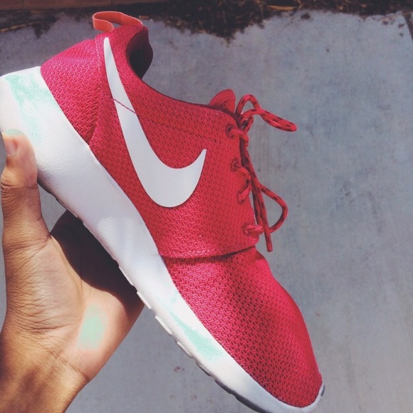 Nike Shoes - nike roshes runs