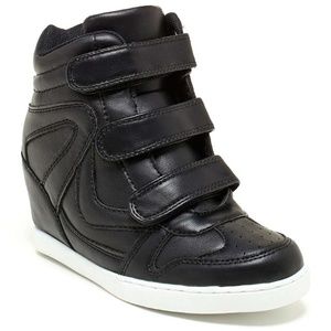 🎉HP!🎉 Bucco Wedge Sneakers