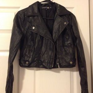 Black crop faux leather jacket