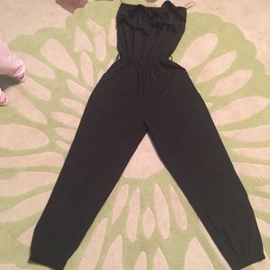 BLACK STRAPLESS JUMPSUIT