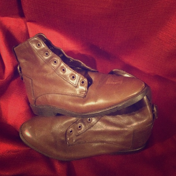 Brown Vintage ankle boots. Size 5