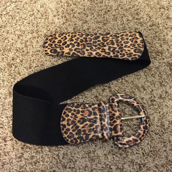 Leopard print belt