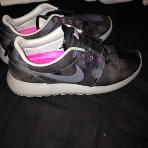 army fatigue nike roshe runs.