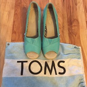 TOMS Wedges size 7