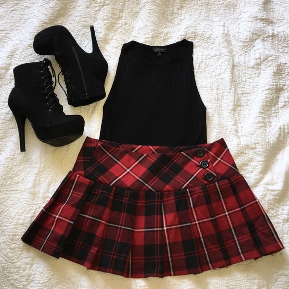Schoolgirl miniskirt w/attached shorts