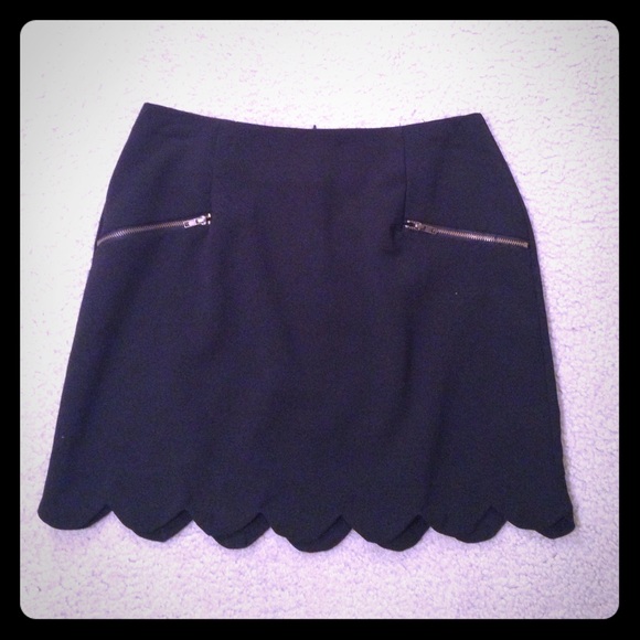 Monteau black scalloped skirt